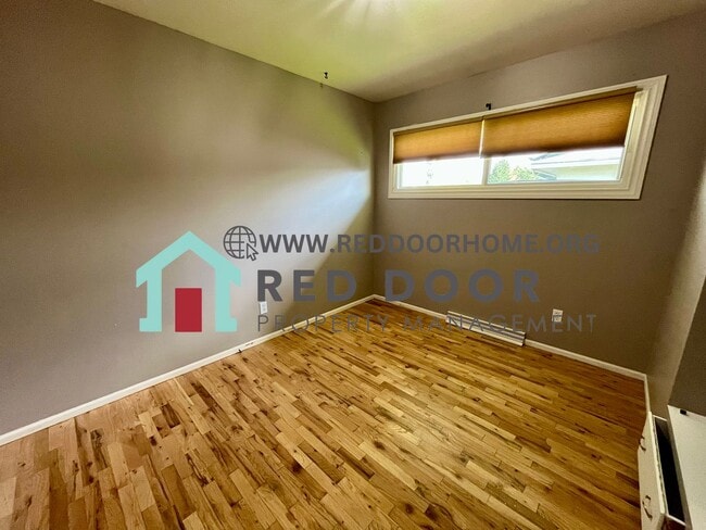 Foto del edificio - 2-Bedroom House with Finished Basement, an...