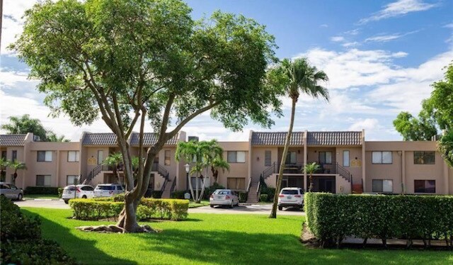 Foto del edificio - 380 Racquet Club Rd