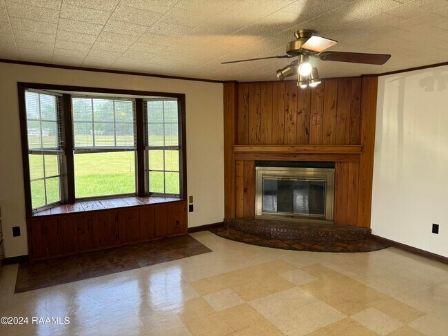 Building Photo - 1757 Declouet Hwy