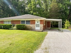 Building Photo - 224 E Ellis Rd
