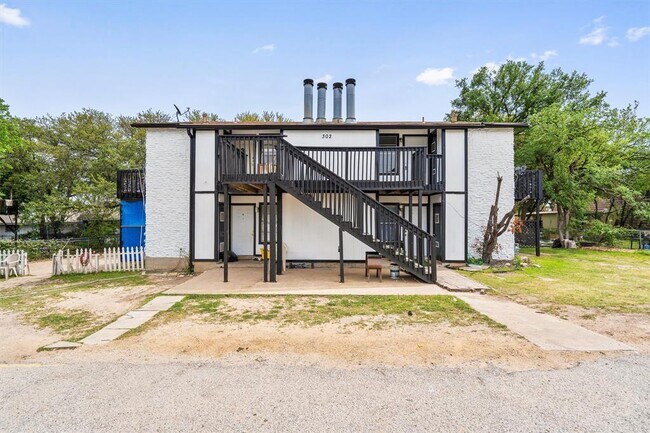 Building Photo - 302 Hedgewood Dr
