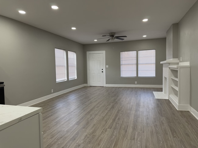 Building Photo - 1903 1/2 Fillmore