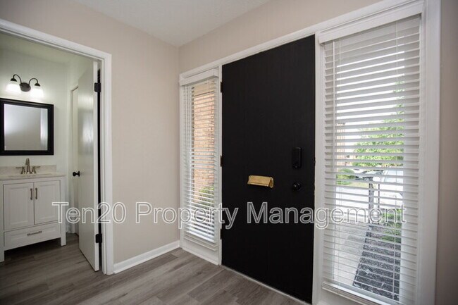 Foto del edificio - 2525 Norris Rd