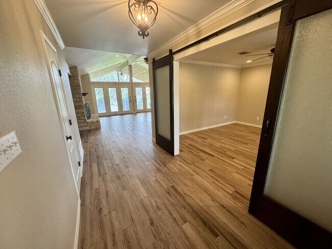 Building Photo - 34 Ridge Dr