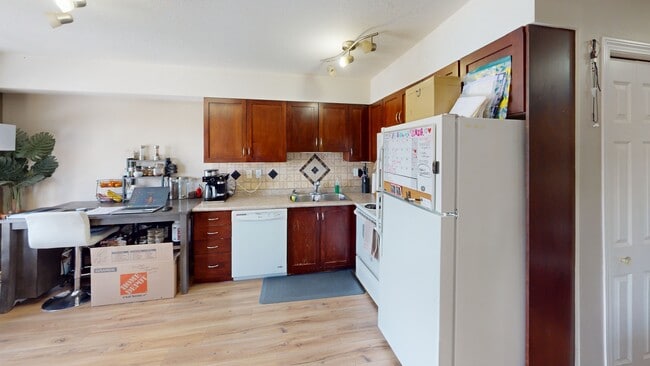 Photo du bâtiment - 11220-11220 104 Ave.