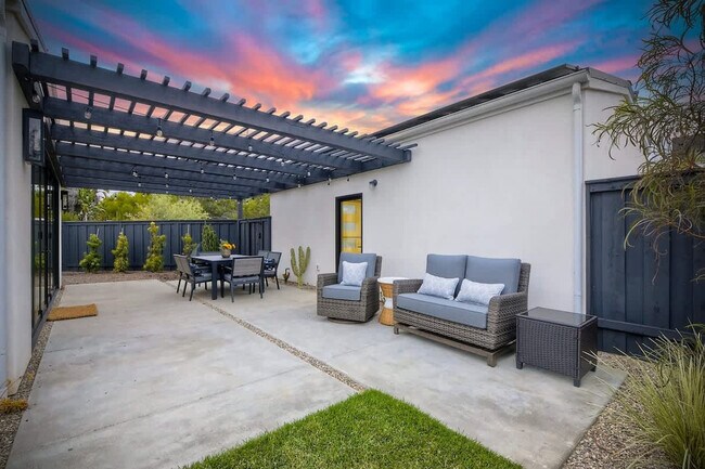 Foto del edificio - 1329 Lake Dr