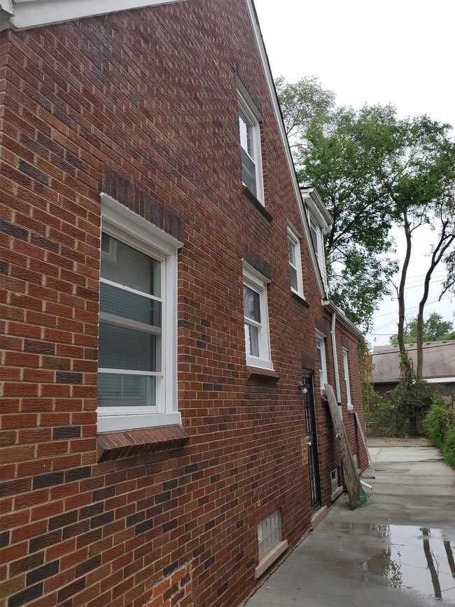 Foto del edificio - 18295 Prairie St