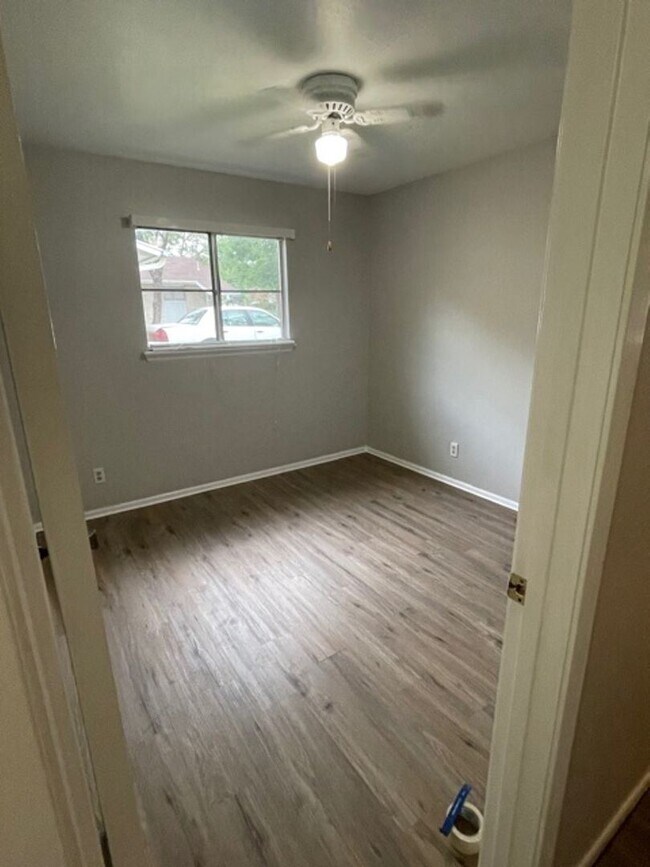 Building Photo - 3 br, 2 bath House - 4307 Eagle Nest