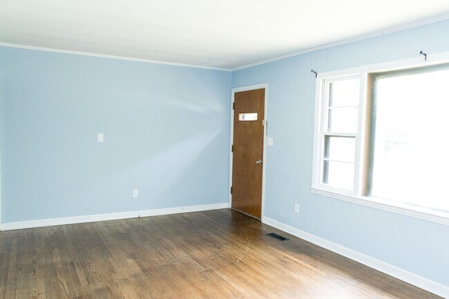 Building Photo - Introducing your ideal rental at 3625 Sunr...