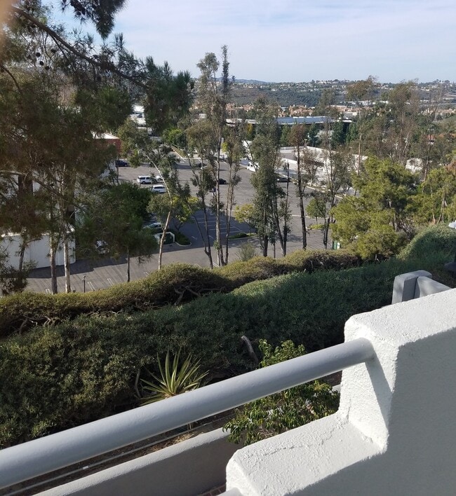 Building Photo - Gorgeous 2 bed 2 bath nestled in heart of Mission Viejo