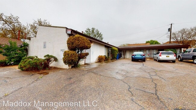 Building Photo - 3212 Wellesley Ct NE