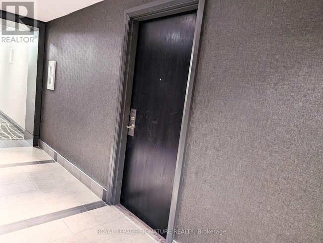 Building Photo - 297 College St