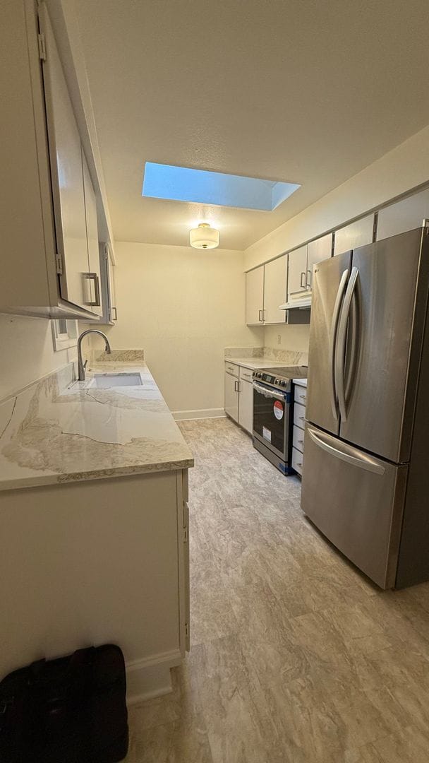 Building Photo - Stunning Forest Retreat in Lake Oswego 3 beds 2 baths + Den; Video!