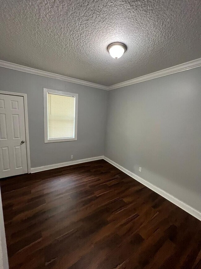 Foto del edificio - Completely renovated 4/2 Single Family home ! Available now!