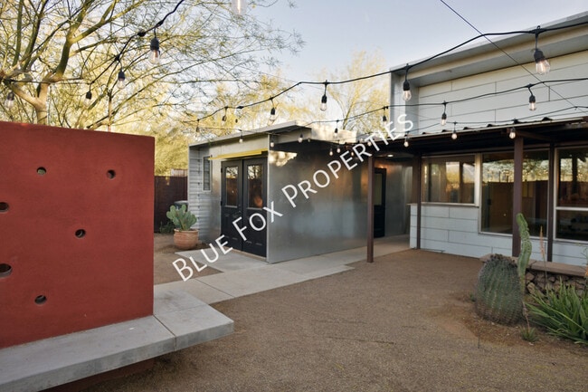 Building Photo - 1150 E 15th St