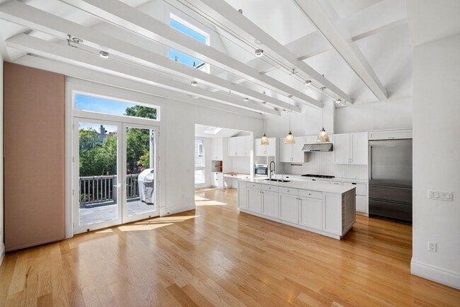 Building Photo - Gorgeous single family home in Noe Valley ...