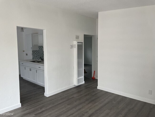 Foto del edificio - 2 br, 1 bath 4plex - 910 Easton Street 912