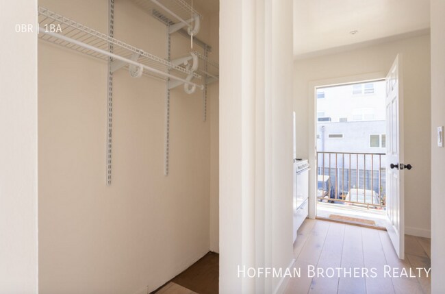 Building Photo - 1313 Ocean Front Walk Venice, CA 90291