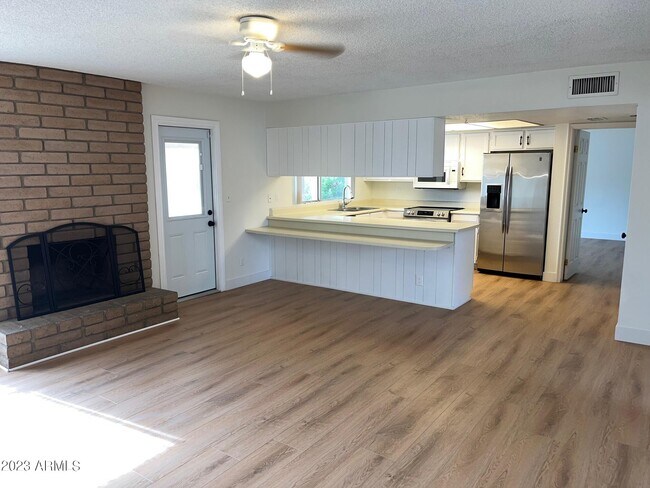 Building Photo - 5519 W Onyx Ave