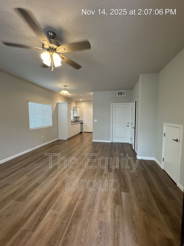 Building Photo - 410 S Summit St