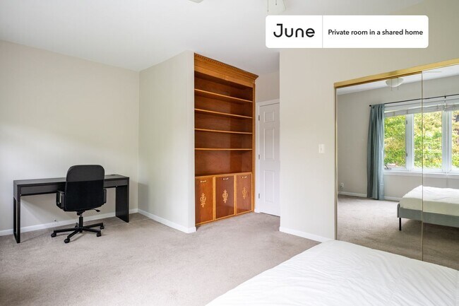 Foto del edificio - Room in Shared 5 bed/3 bath home