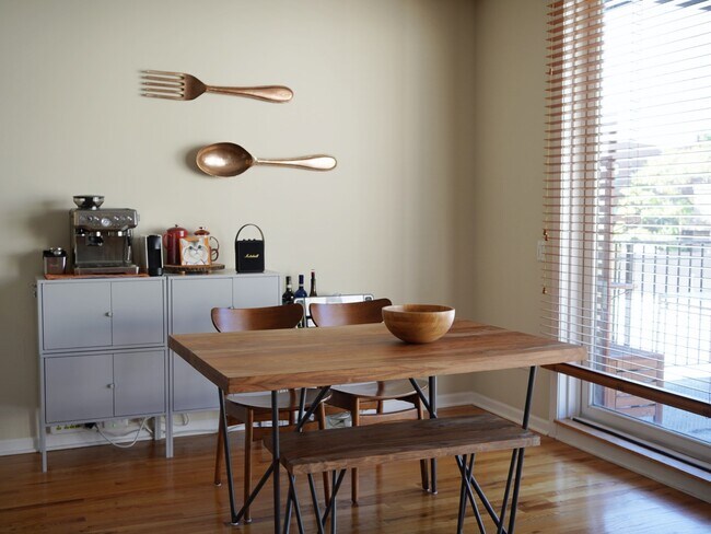 Foto del edificio - 934 W Cuyler Ave