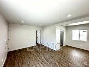 Building Photo - 2304 N Frederic St