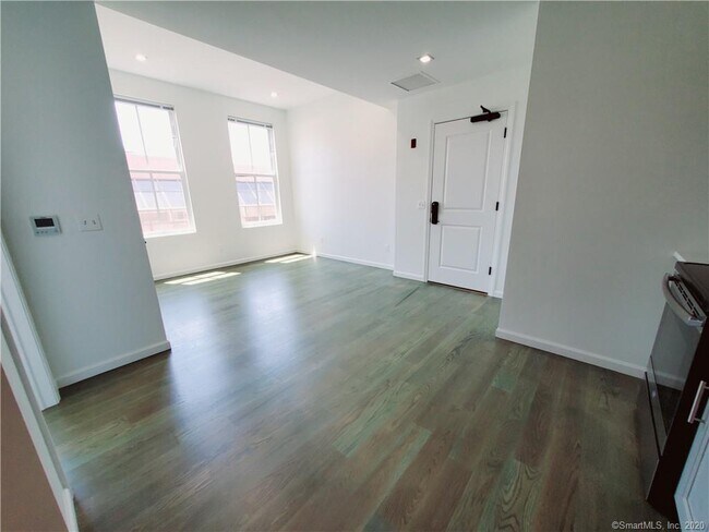 Building Photo - 36 Atlantic St