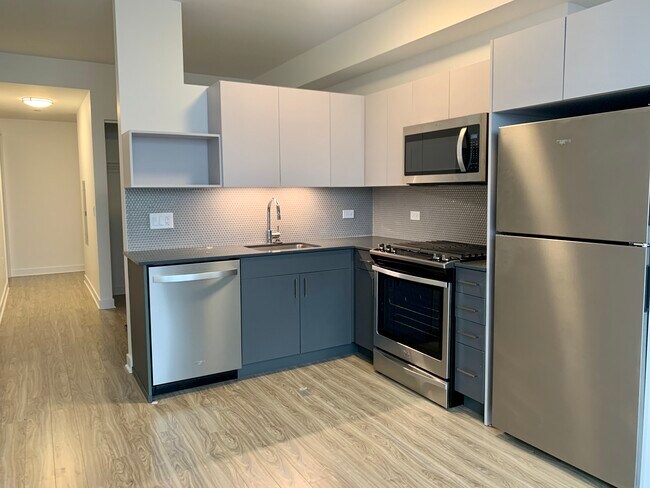 Building Photo - 725 S Wells St