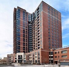 Building Photo - 61 Heintzman St