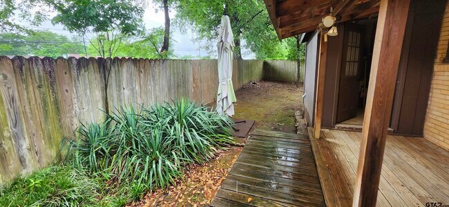 Foto del edificio - 539 Williams Ct