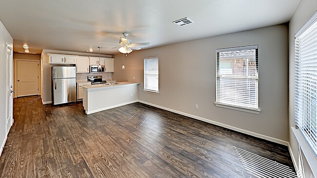 Foto del edificio - 2 Bedroom, 2 Bathroom, 1 Car Garage Duplex...