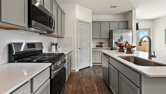 Foto del edificio - 3704 Beechmont Dr.