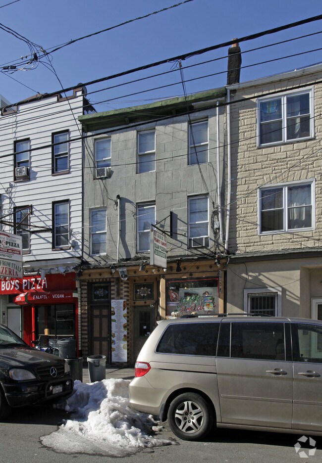 Primary Photo - 415 1/2 Monmouth St