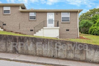 Building Photo - 895a W Sharpe Ave
