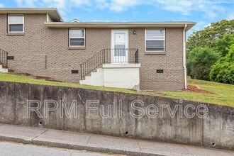 Building Photo - 895a W Sharpe Ave