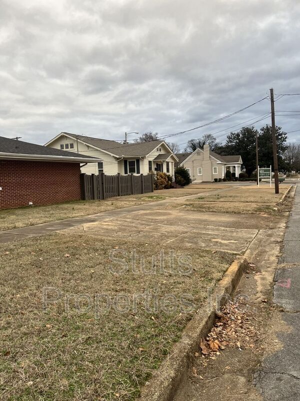 402 N Water St, Tuscumbia, AL 35674 House Rental in Tuscumbia, AL