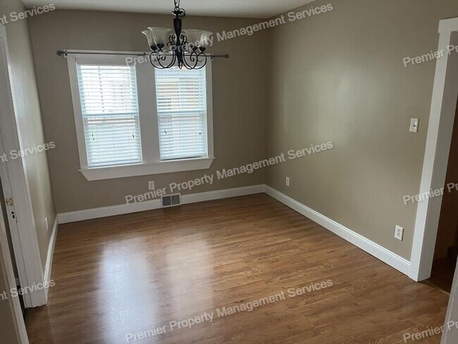 Building Photo - 446 Wayne St