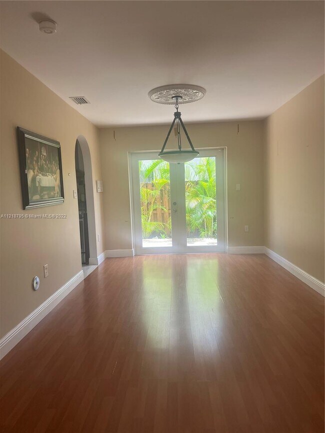 Building Photo - 15621 SW 100th Ln