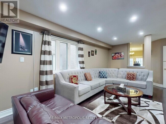 Photo du bâtiment - 922 Tambourine Terrace