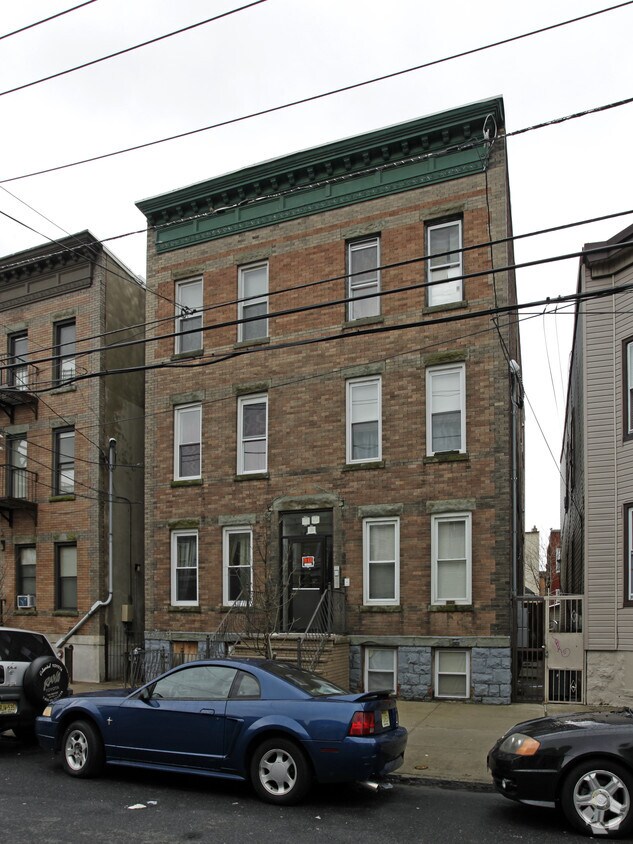 Building Photo - 413 58th St