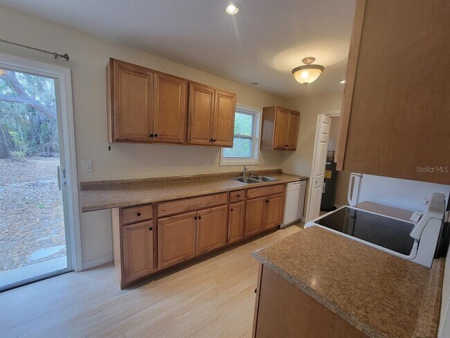 Building Photo - 1099 Riggs St