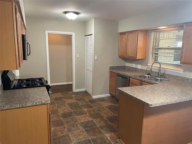 Building Photo - 2532 Highwood Dr