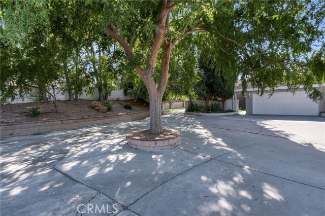 Foto del edificio - 5165 Pearblossom Dr