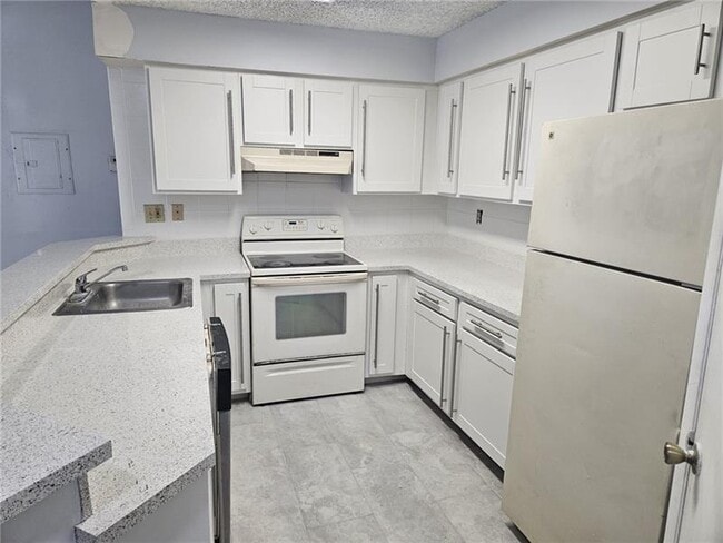 Building Photo - 2445 SW 18th Terrace