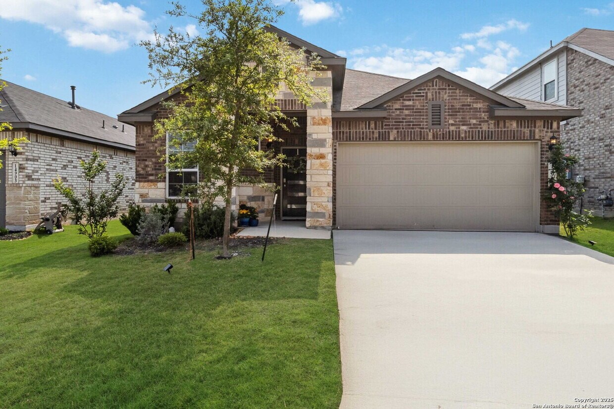 "Charming 3-Bedroom Home with 2 Full Baths and 1902 Sq Ft of Comfort in San Antonio!" - "Charming 3-Bedroom Home with 2 Full Baths and 1902 Sq Ft of Comfort in San Antonio!"