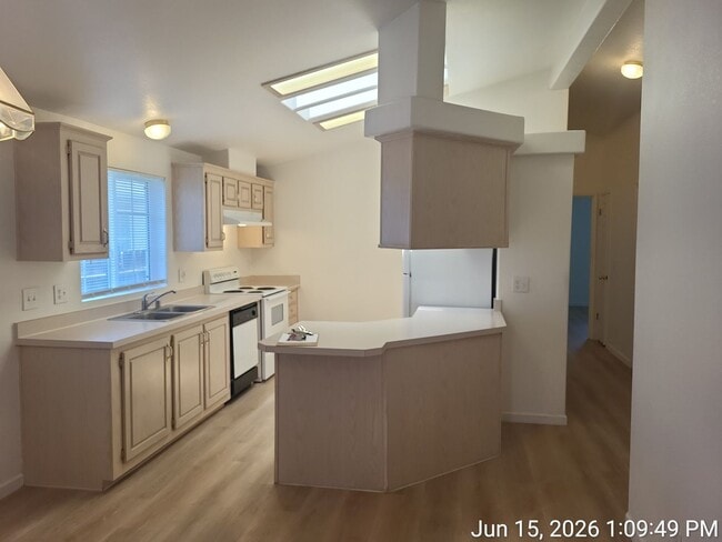 Foto del edificio - 1240 Partridge Dr