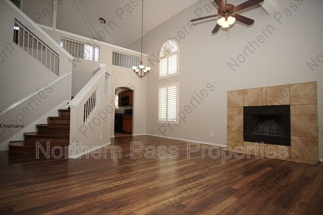 Building Photo - 10932 Acoma St