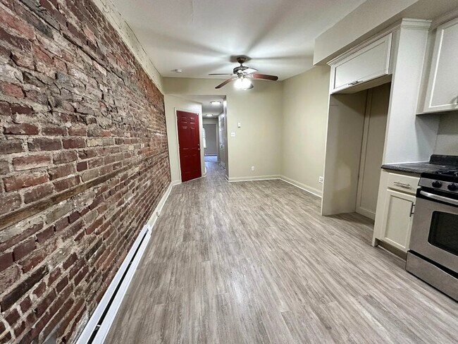 Building Photo - 331 Rose St