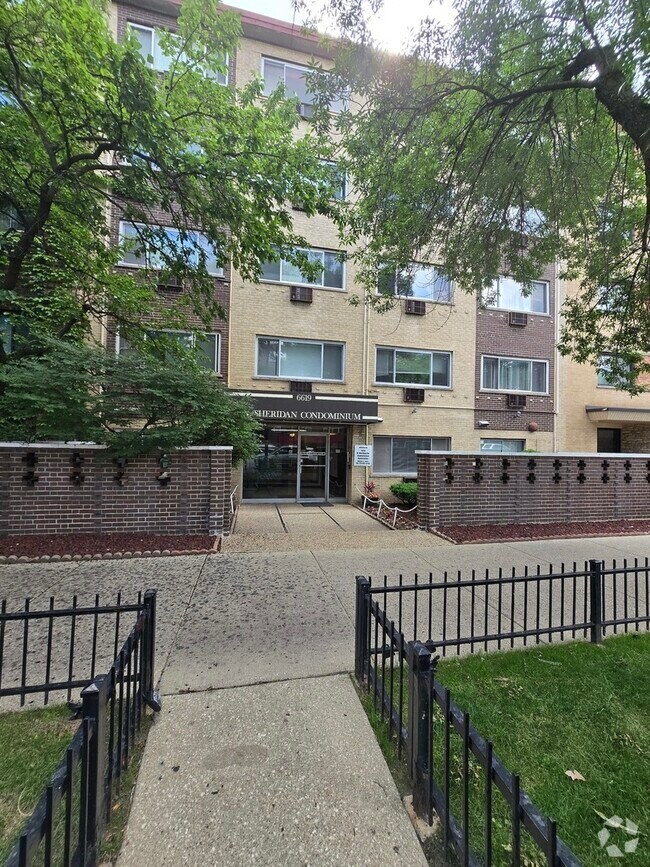 Building Photo - 6619 N Sheridan Rd